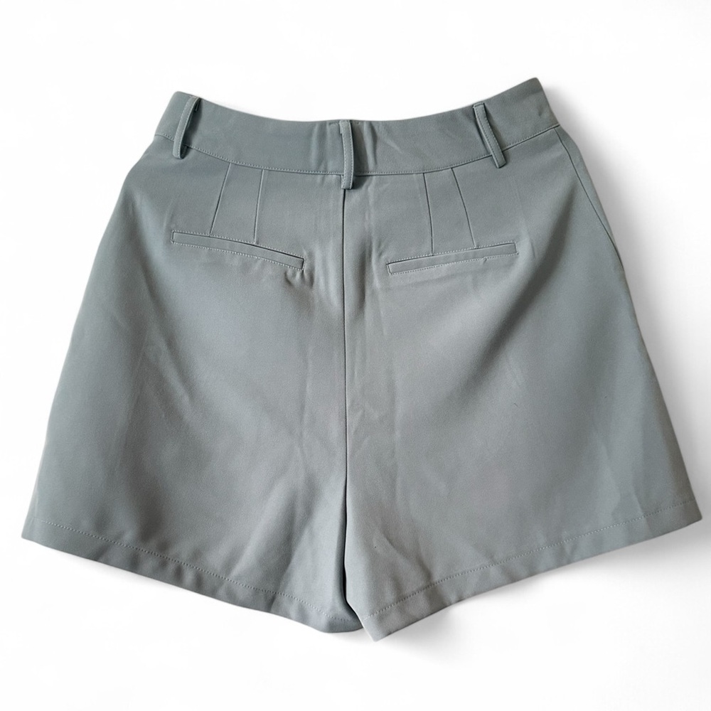 SOLD - 7 For All Mankind | High-Waisted Pleated Shorts | Blue | Size 8 | BNWT - Picture 4 of 6